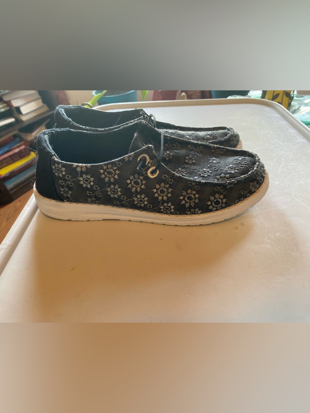 Casual Women's Floral Canvas Slip-On Shoe in Black